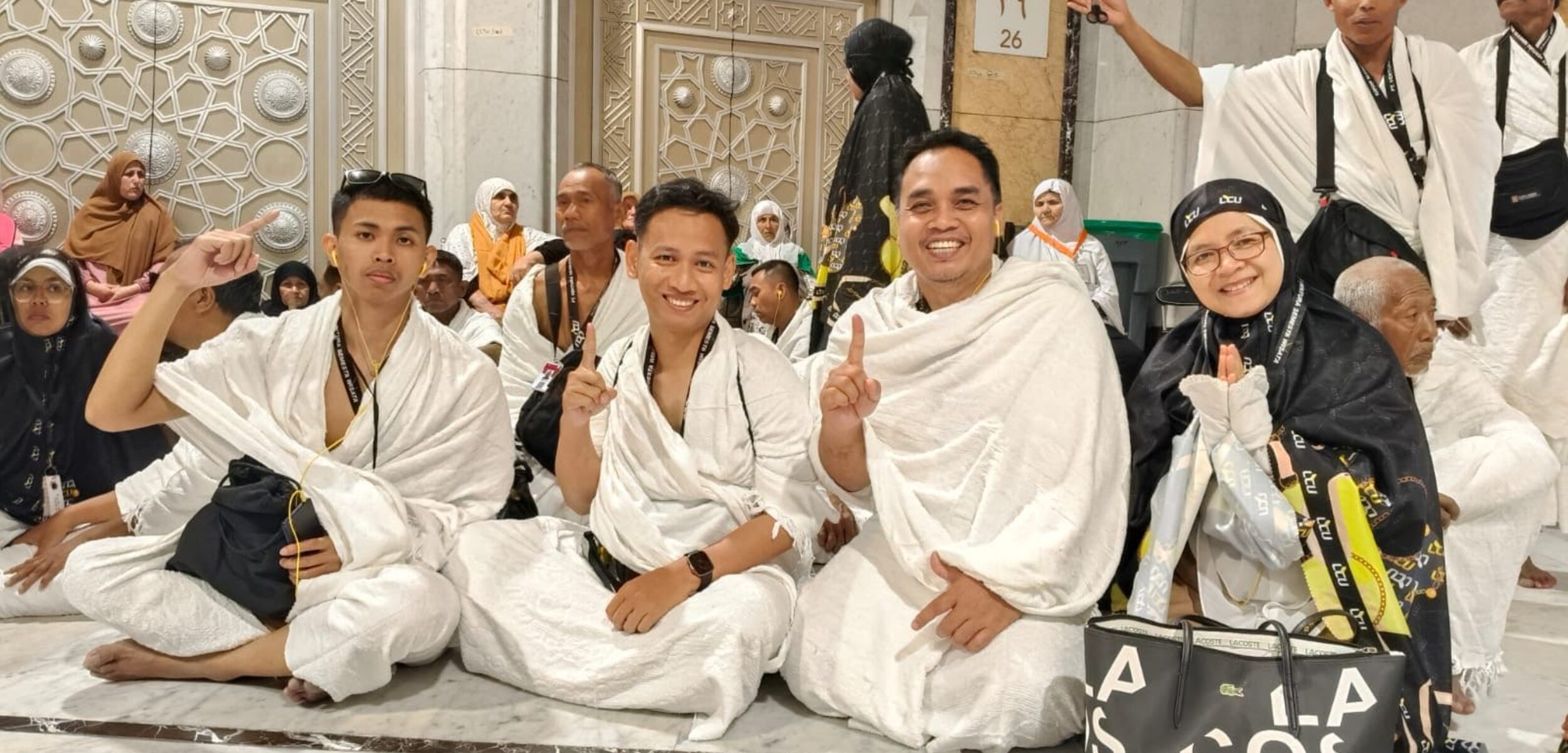 Aston Mojokerto Hotel berangkatkan 4 orang staff terbaik untuk melaksanakan ibadah umrah ke Tanah Suci (Marcomm Aston Mojokerto Hotel & Conference)