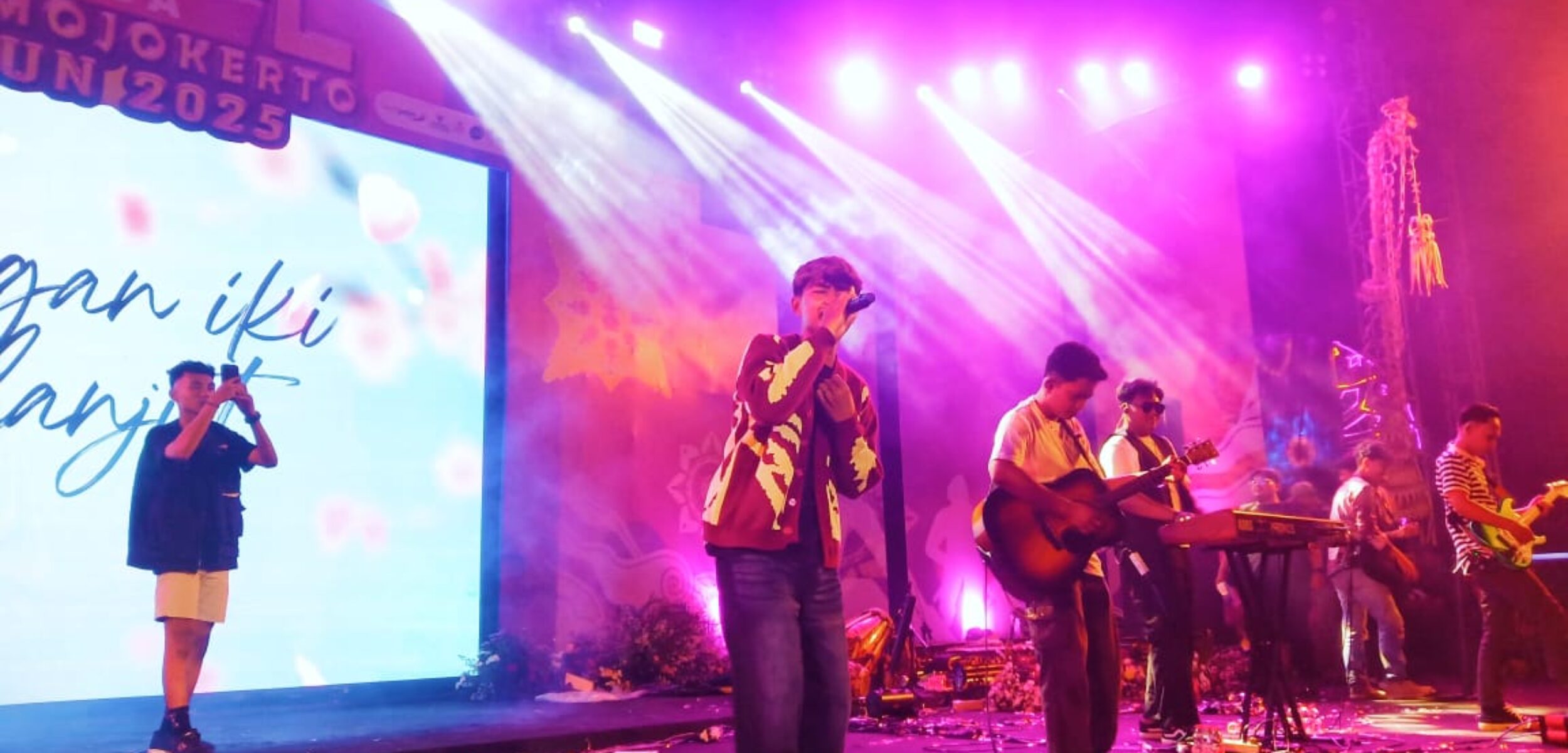 Penampilan Twenty Nine (Astrid Kabarterepan.com)