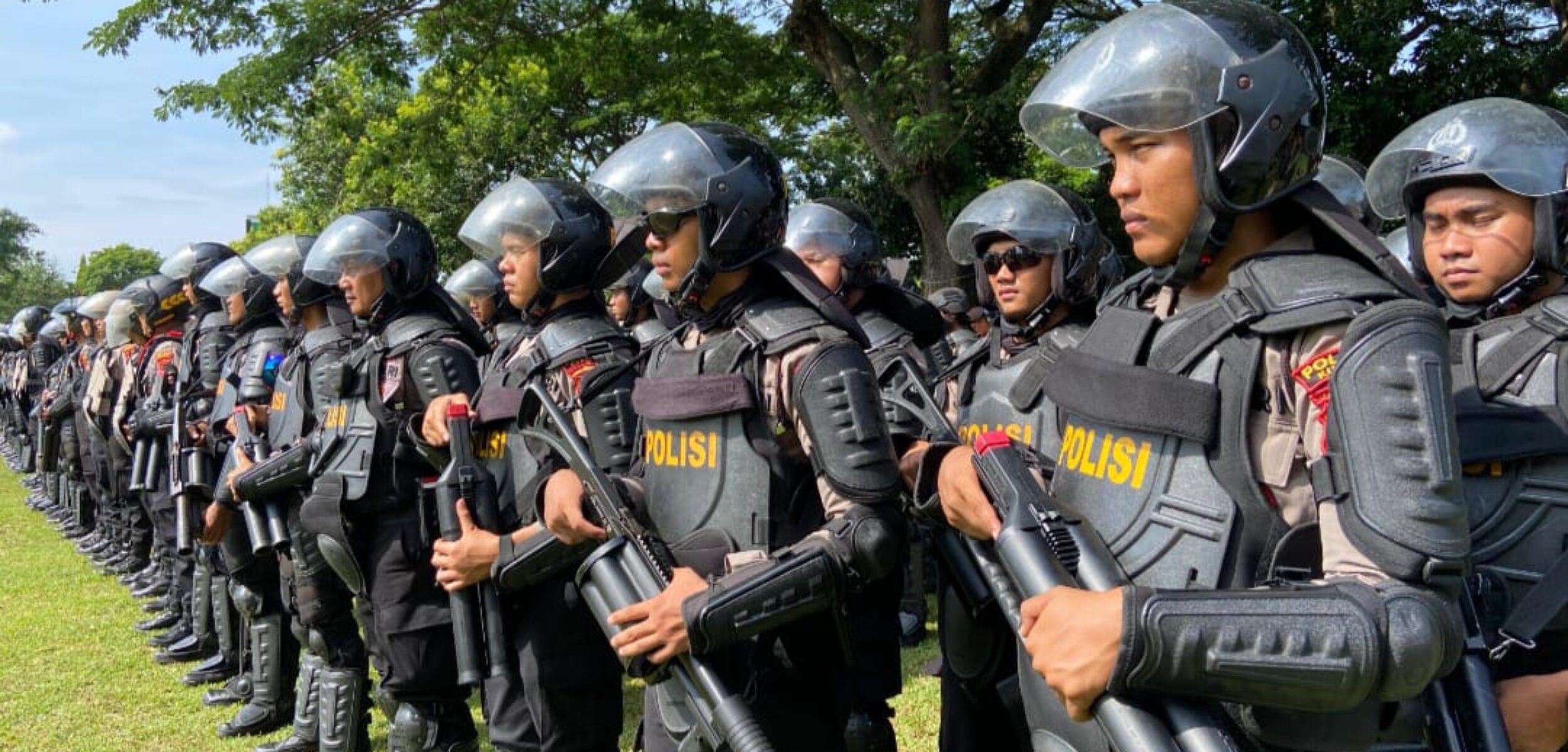 APEL GELAR PASUKAN: ribuan personel keamanan dikerahkan amankan rapat paripurna hak angket pemakzulan bupati Pati. (Yusuf/kabarterdepan.com) 