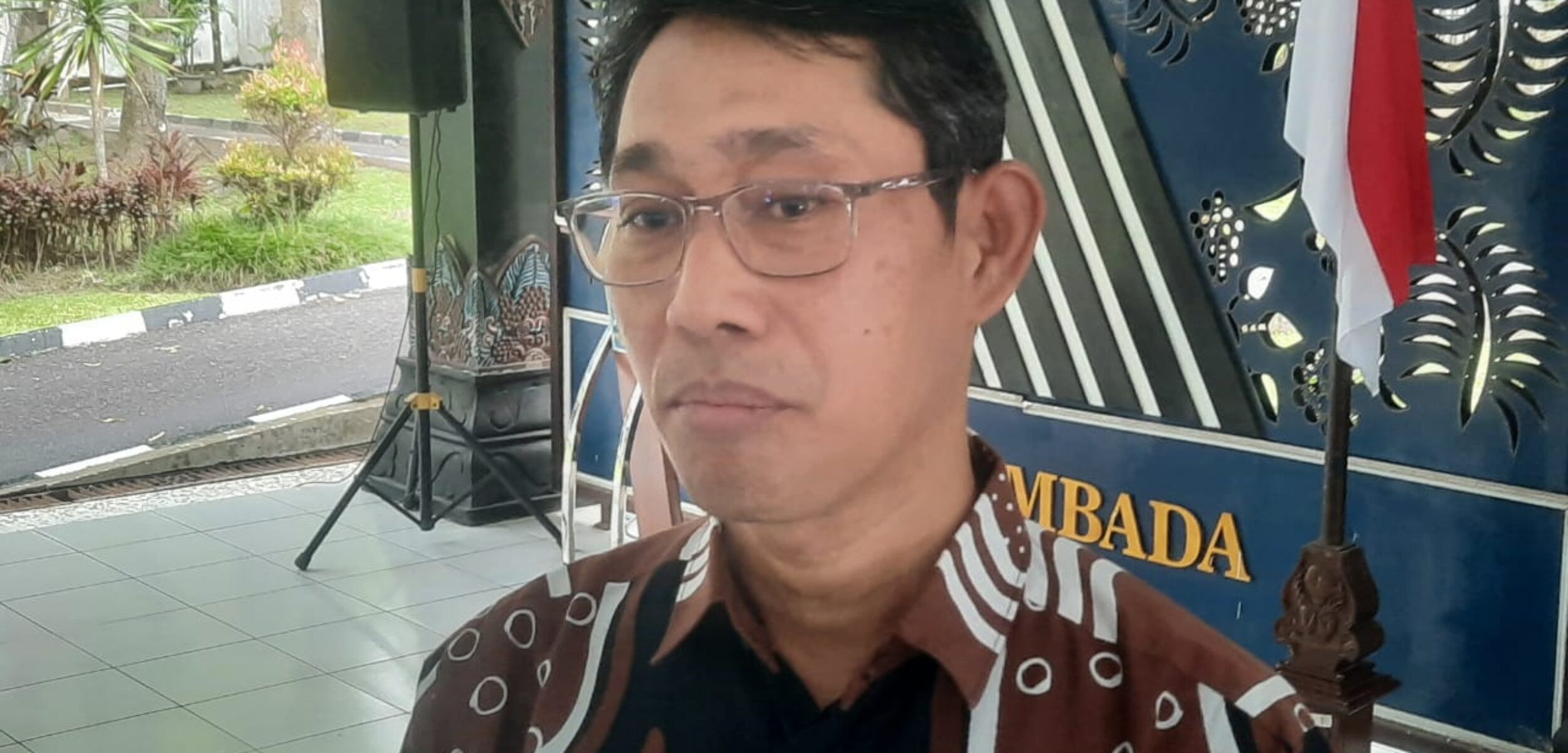 Kepala Bidang Perlindungan dan Jaminan Sosial Dinsos Sleman, Sarastomo Ari Saptoto menegaskan pencabutan bansos karena judi online. (Hadid Husaini/kabarterdepan.com)