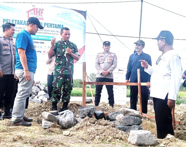 Proses peletakan batu pertama bangunan gedung Koperasi Desa/Kelurahan Merah Putih Desa Gemantar, Mondokan, Sragen (masrikin/kabarterdepan.com)