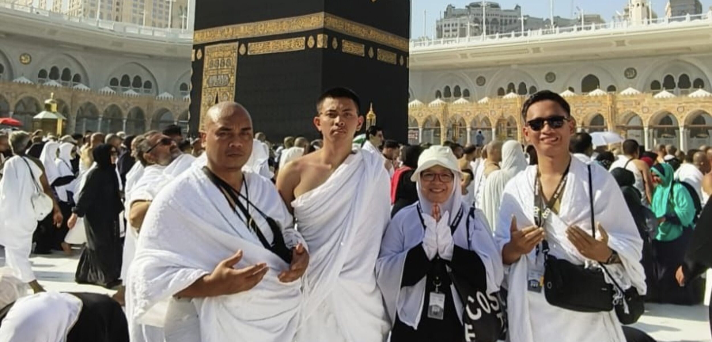 Owner PT Jaya Kirana Sakti, Gagah Eko Wibowo memberangkatkan umrah 4 karyawan The Alana Hotel (Marcomm The Alana Hotel)