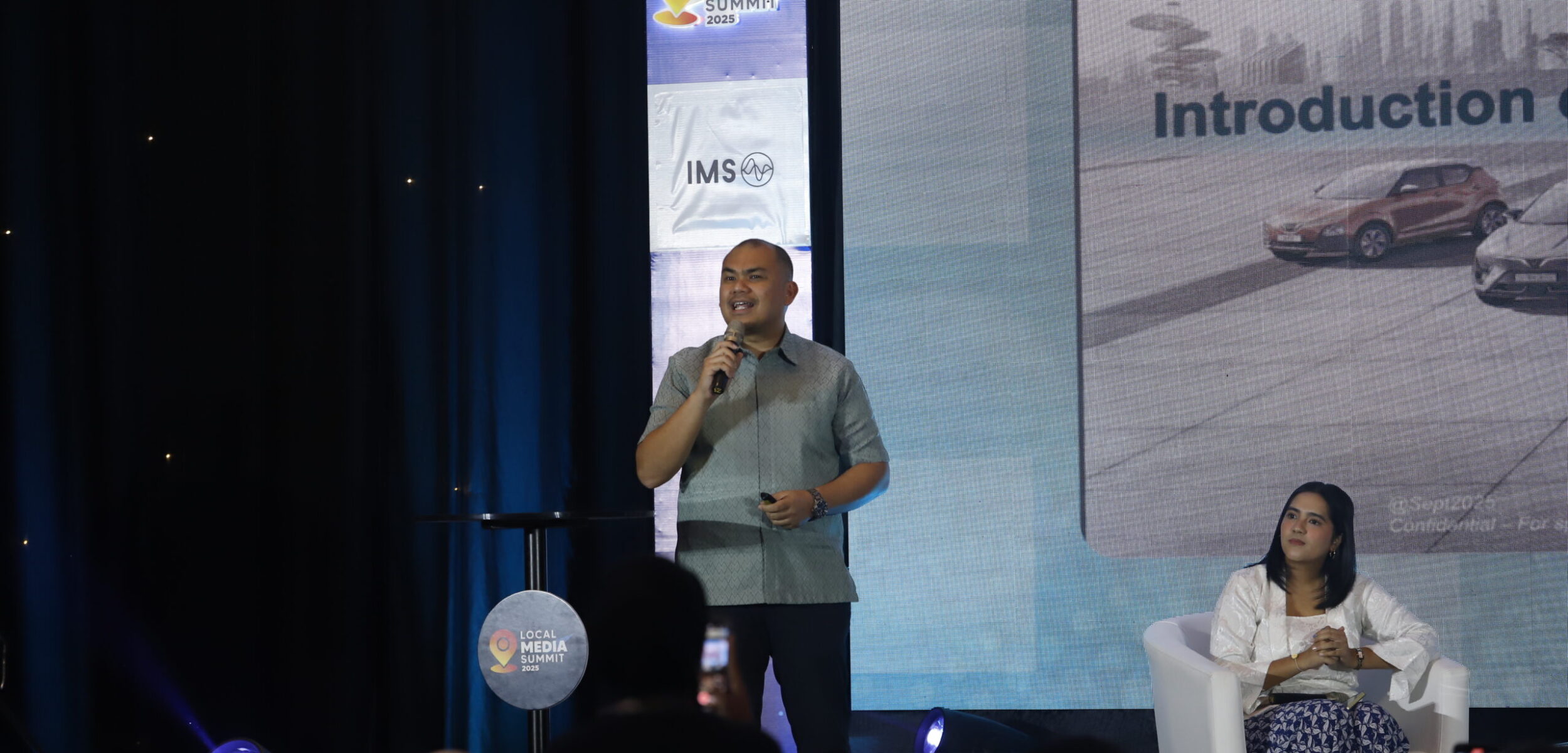 Deputi CEO of Sales and Network Development VinFast Indonesia, Aldo Andityra Rais memperkenalkan VinFast dalam Local Media Summit 2025 (Redaksi / Kabarterdepan.com)