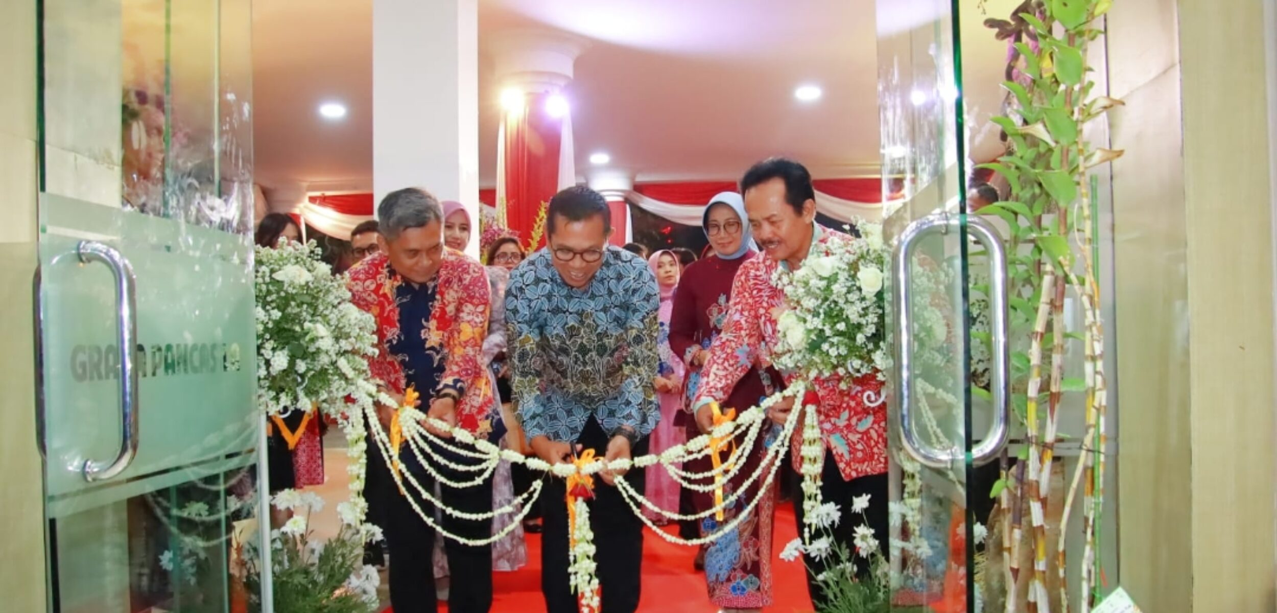 Screenshot 20251006 172646 1 Wali Kota Batu, Nurochman saat membuka Pameran Anggrek Nasional “Batu Shining Orchids Week 2025”. (Yan/kabarterdepan.com)