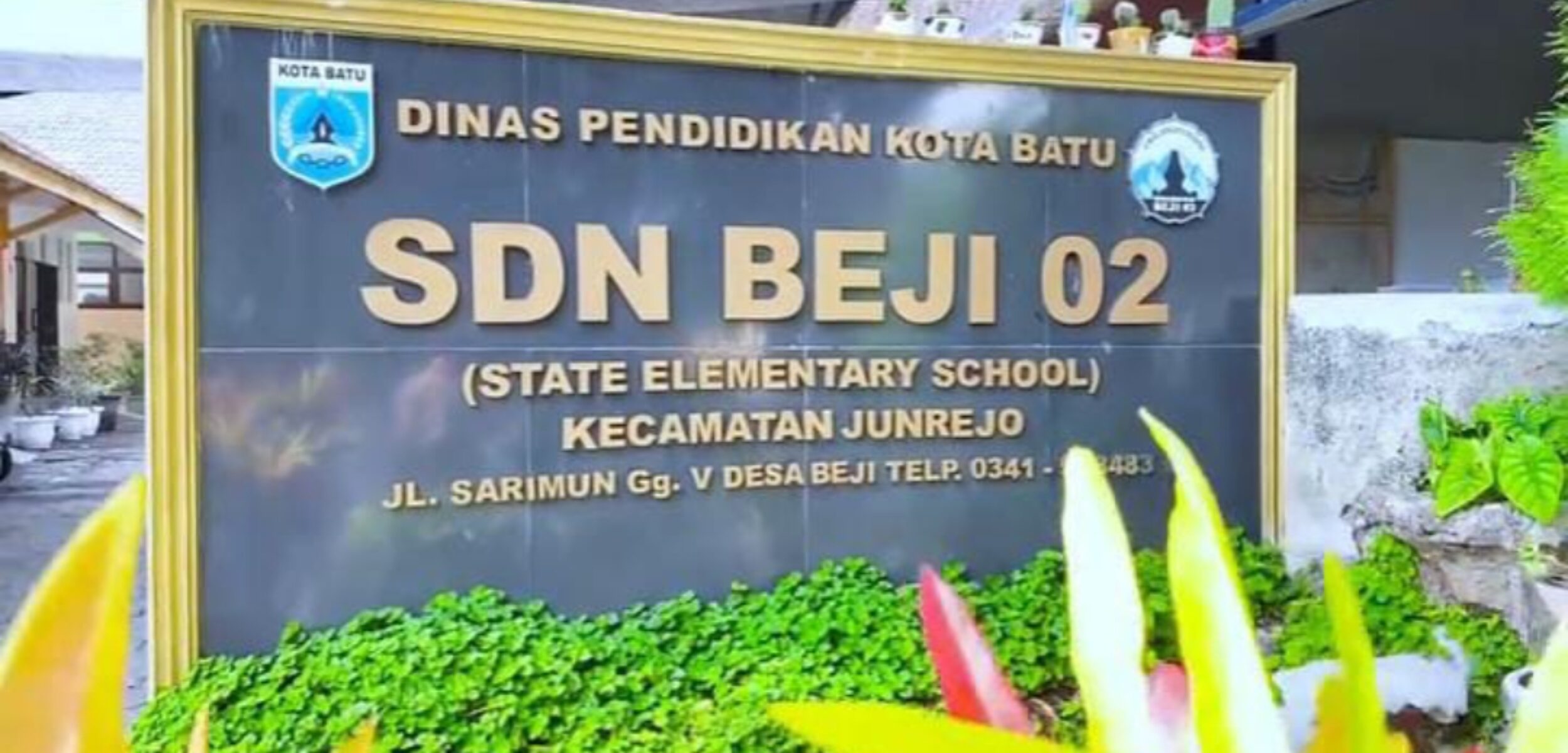 Dugaan jual LKS di SDN Beji 2. (Yan/kabarterdepan.com)