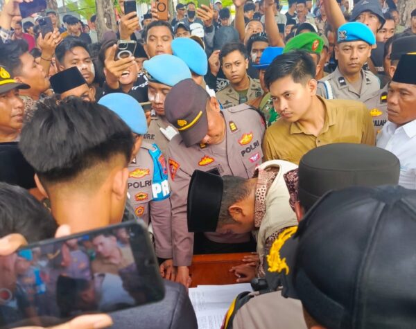 Wabup Sampang Hadiri Aksi di DPRD, Janji Perjuangkan Aspirasi Pendemo