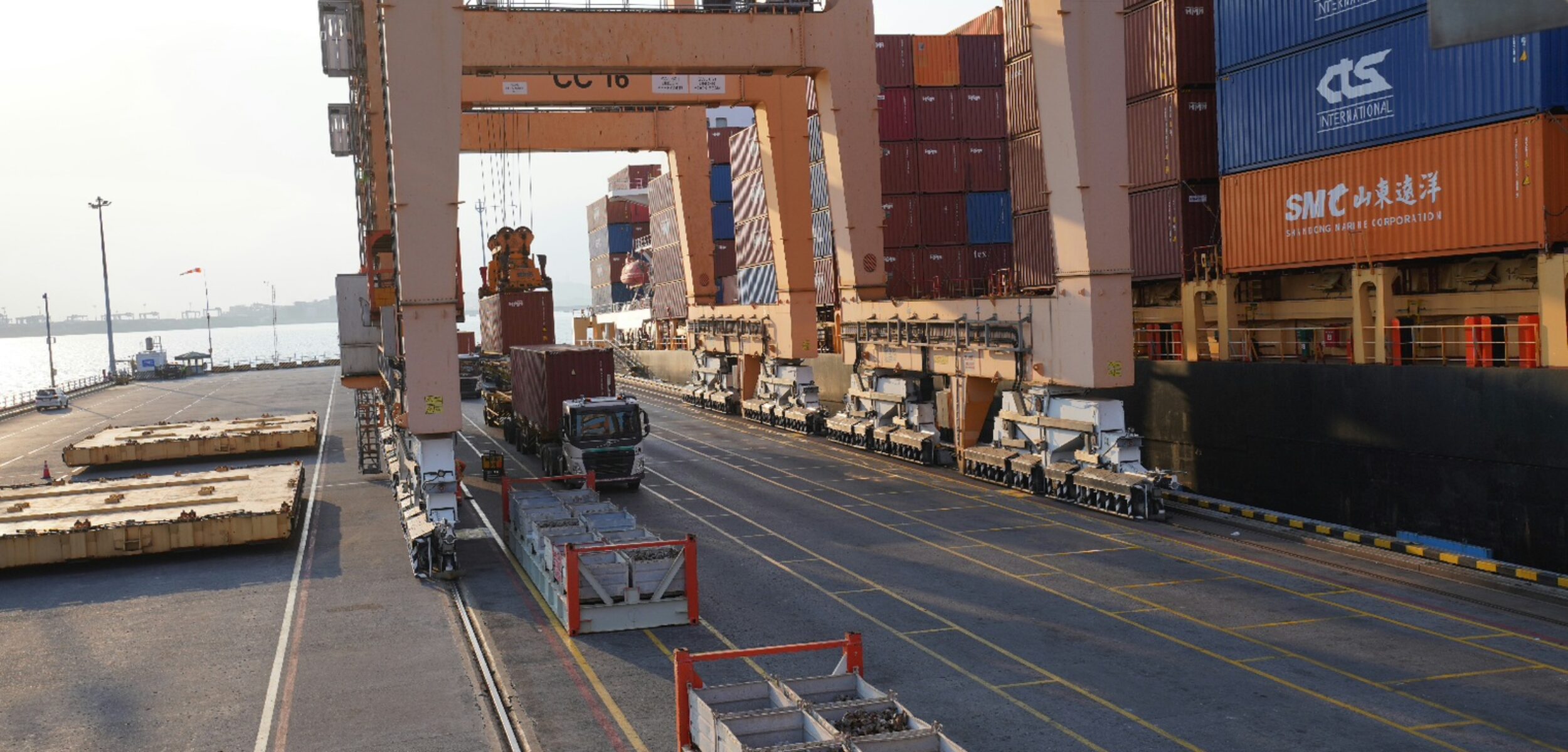 Dominasi 83% Pasar Tanjung Perak, Arus Peti Kemas Internasional di TPS Naik 0,66%