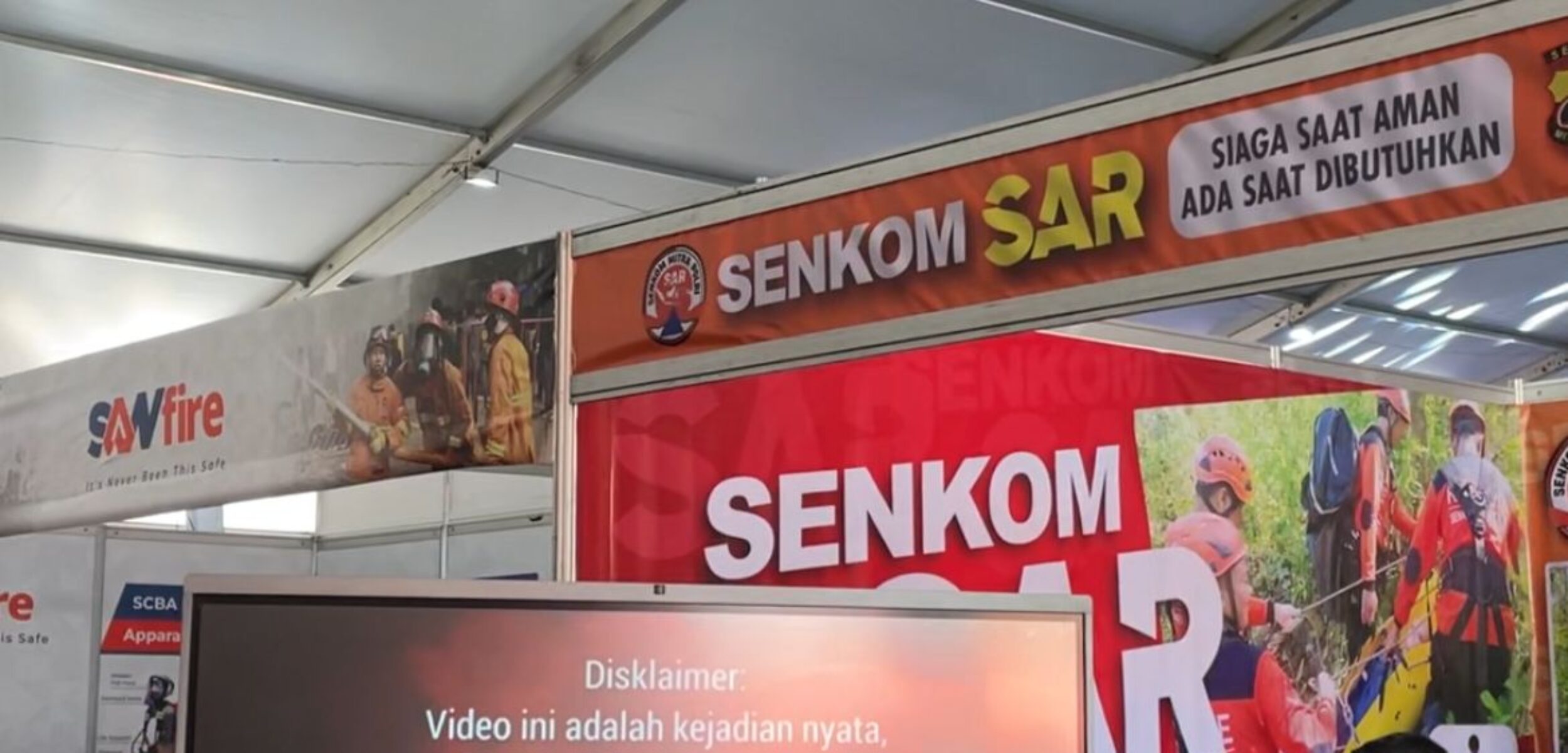 Potret deretan stand pameran dalam Expo PRB 2025 di Gor Seni Mojopahit, Kota Mojokerto. (Izhah / Kabarterdepan.com)