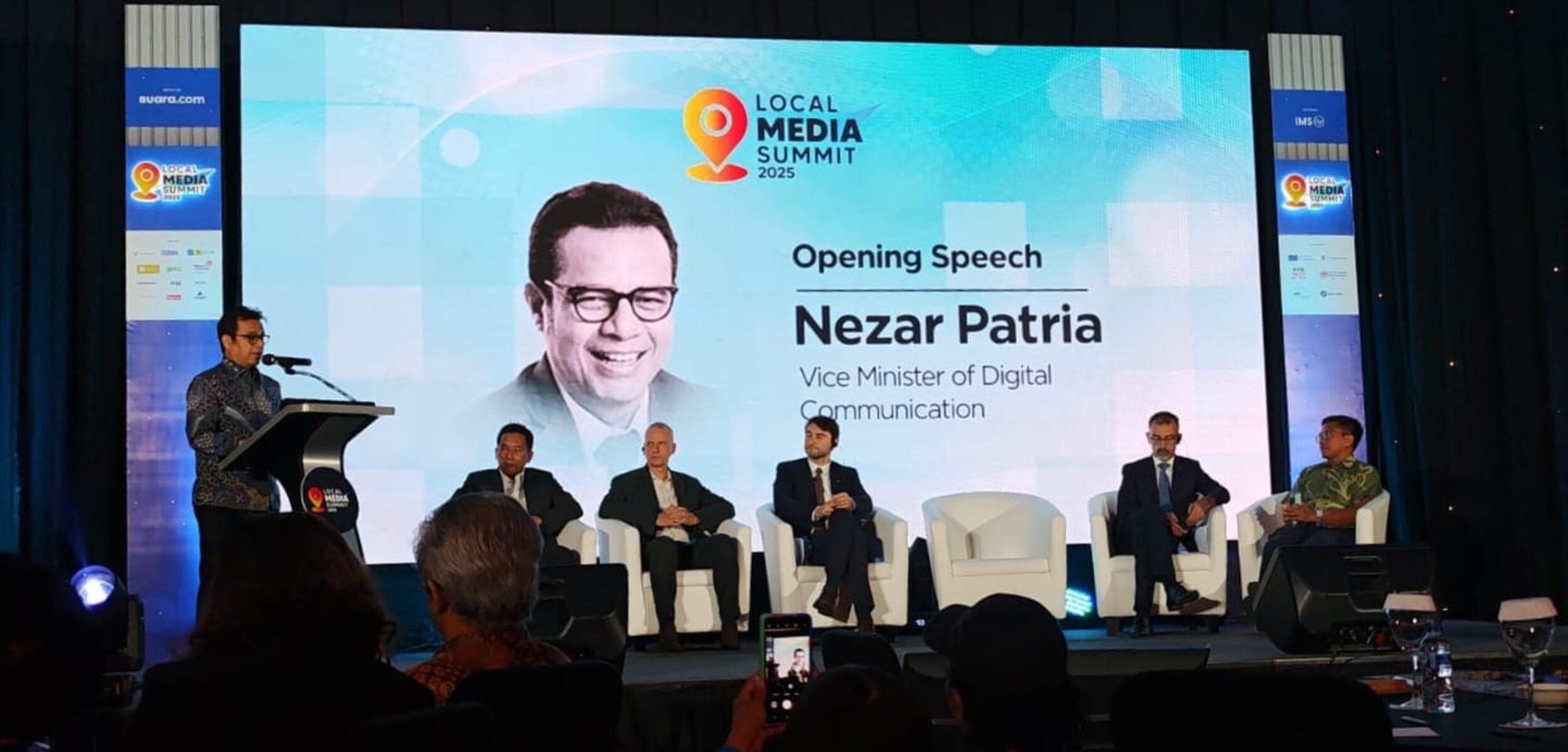 AI Bukan Pengganti, Wamen Komdigi Tegaskan Esensi Jurnalisme Tetap di Tangan Manusia