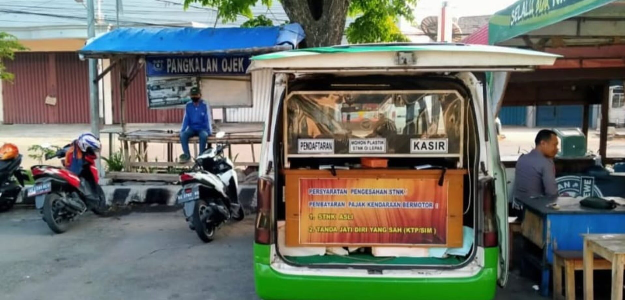 Ilustrasi pembayaran pajak kendaraan bermotor melalui Samsat Keliling Kabupaten Kediri. (Instagram Samsat Katang Kediri)