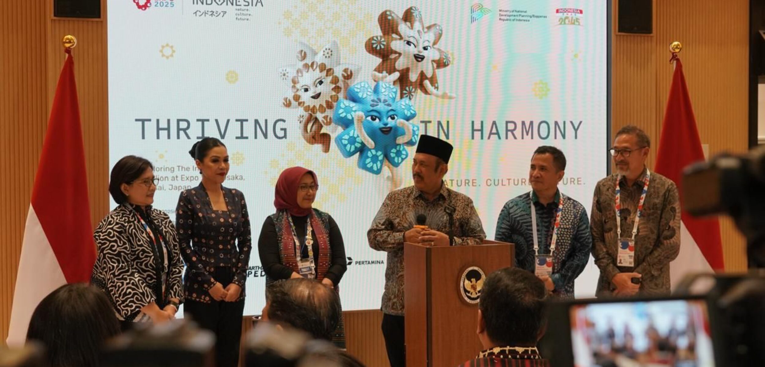 Potret Menteri PPN/Bappenas, Rachmat Pambudy didampingi deputi bidang lainnya, dalam penutupan Paviliun Indonesia World Expo 2025 di Osaka. (Bappenas)