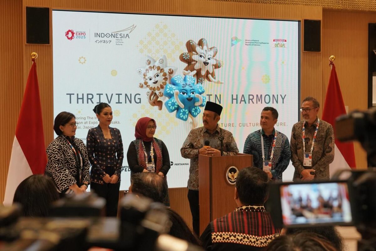 Potret Menteri PPN/Kepala Bappenas, Rachmat Pambudy didampingi deputi bidang lainnya, dalam penutupan Paviliun Indonesia World Expo 2025 di Osaka. (Bappenas)