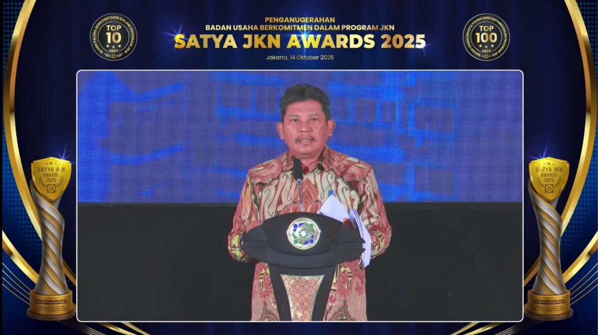 Potret Direktur Utama BPJS Kesehatan Ali Ghufron Mukti dalam acara Satya JKN Award 2025. (Youtube BPJS Kesehatan)