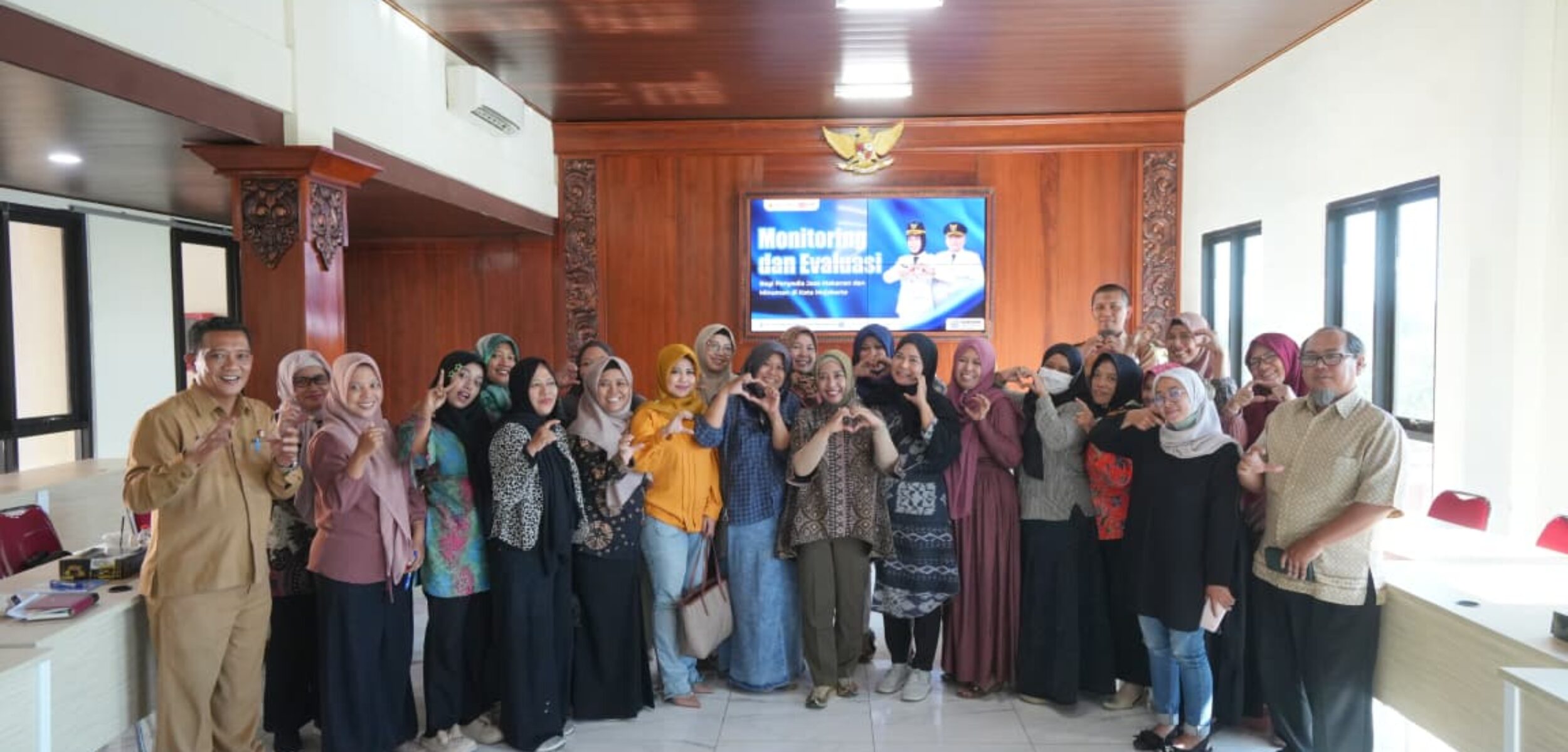 Wali Kota Mojokerto, Ika Puspitasari, mengeluarkan imbauan tegas kepada seluruh pelaku UMKM untuk segera menuntaskan seluruh persyaratan administrasi yang diperlukan dalam sistem e-katalog. (Kominfo Kota Mojokerto)