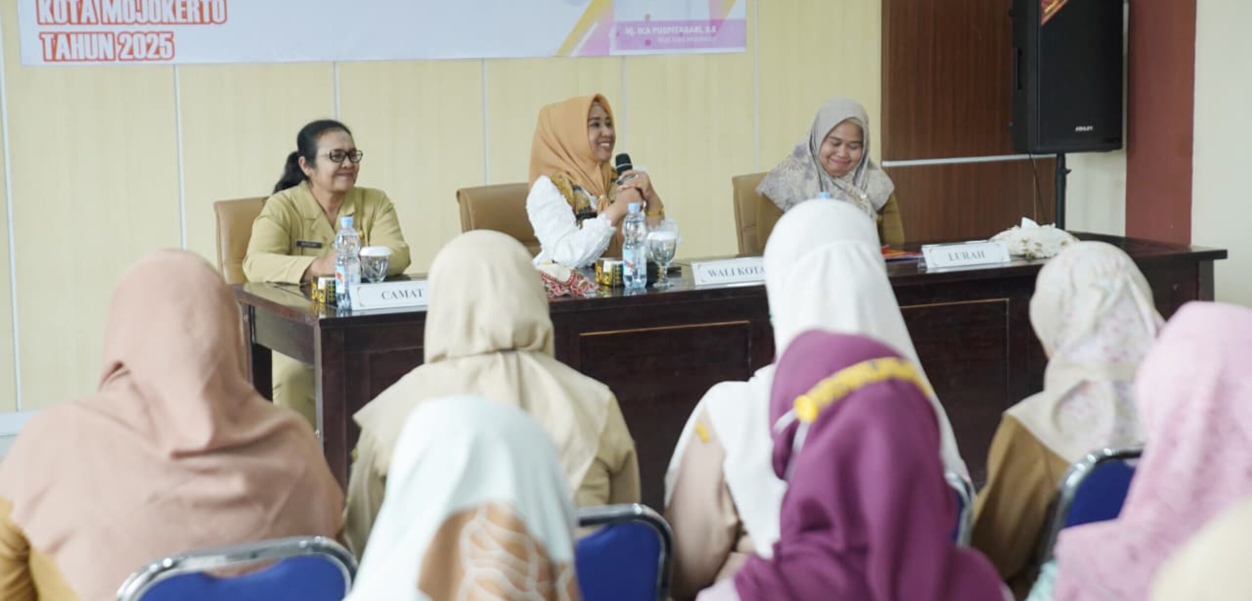 Wali Kota Mojokerto Ika Puspitasari menghadiri kegiatan RADIASI PEMULA (Rapat Koordinasi Atasi Tuberkulosis dan Penyakit Menular Lainnya). (Kominfo Kota Mojokerto)