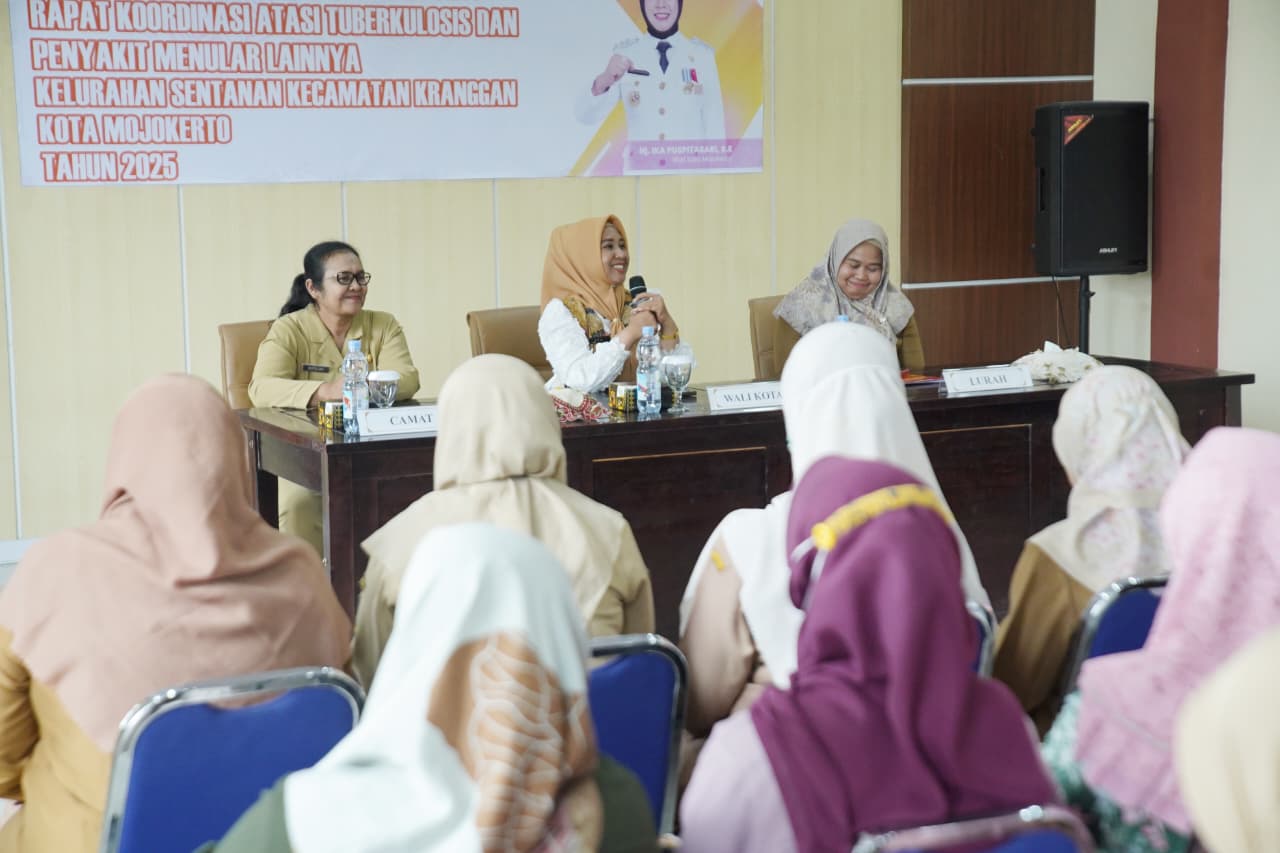 Wali Kota Mojokerto Ika Puspitasari menghadiri kegiatan RADIASI PEMULA (Rapat Koordinasi Atasi Tuberkulosis dan Penyakit Menular Lainnya). (Kominfo Kota Mojokerto)