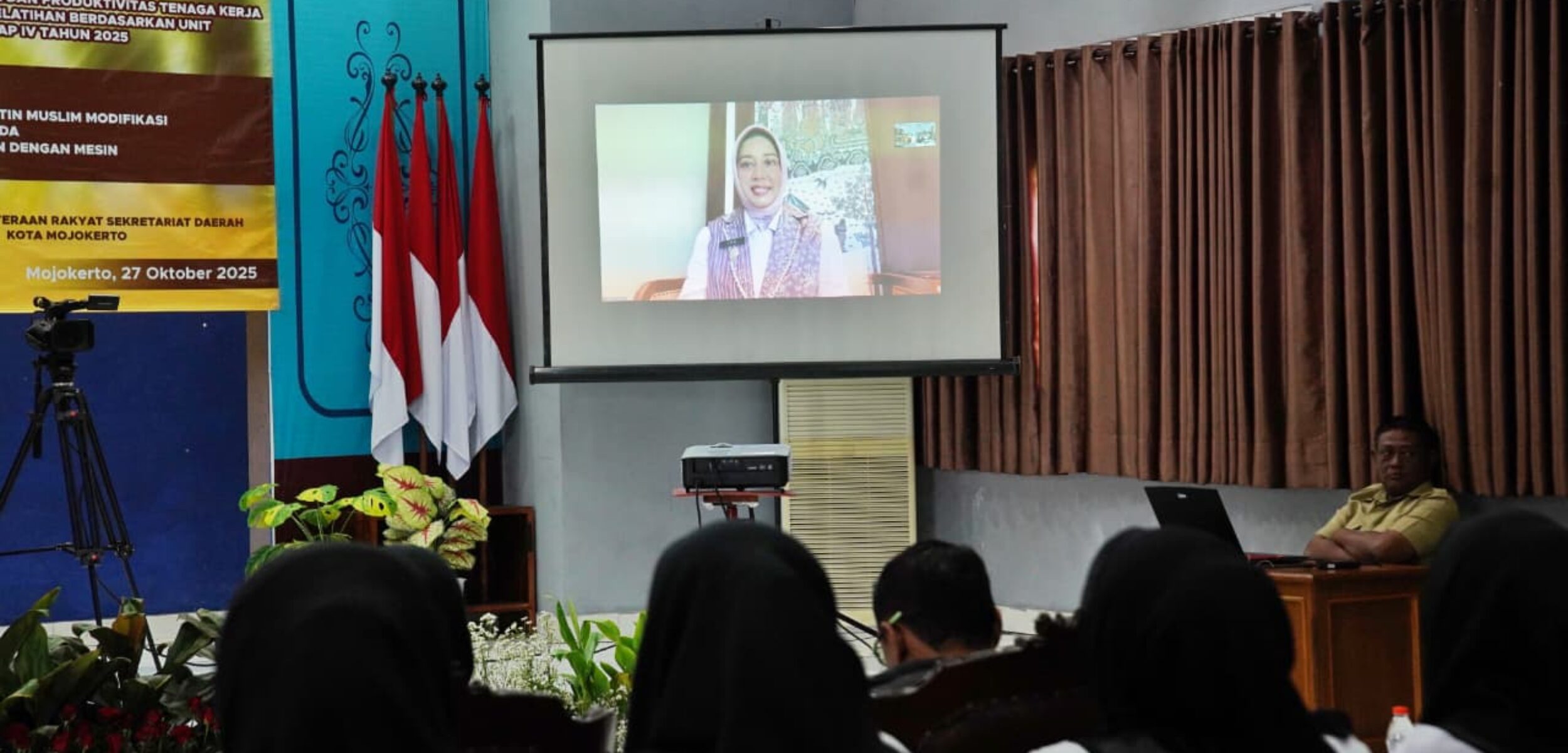 Wali Kota Mojokerto Ika Puspitasari secara resmi membuka kegiatan Pendidikan dan Pelatihan Keterampilan Bagi Pencari Kerja Berdasarkan Klaster Kompetensi