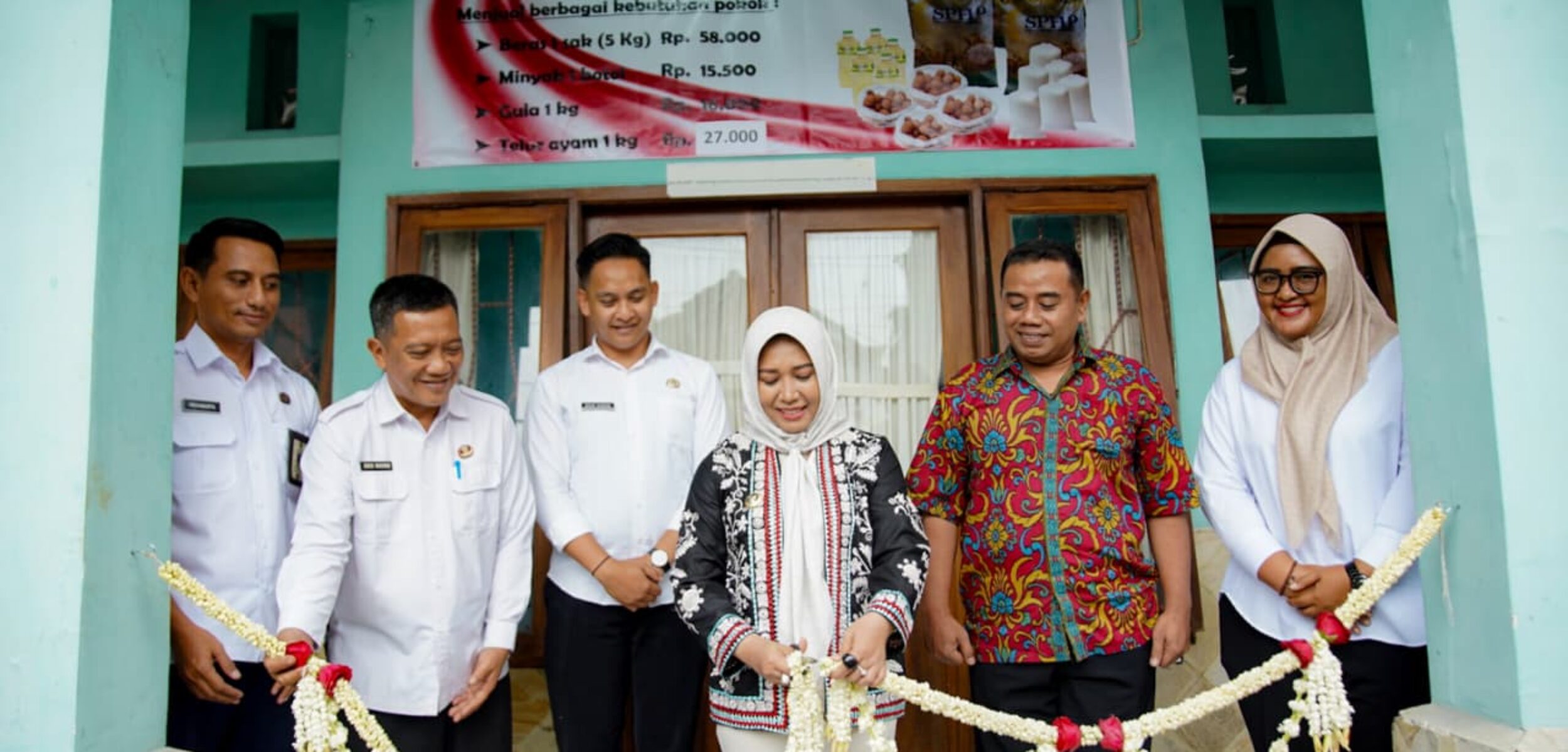 Wali Kota Mojokerto Ika Puspitasari meresmikan Gerai Koperasi Kelurahan Merah Putih (KKMP) Gedongan