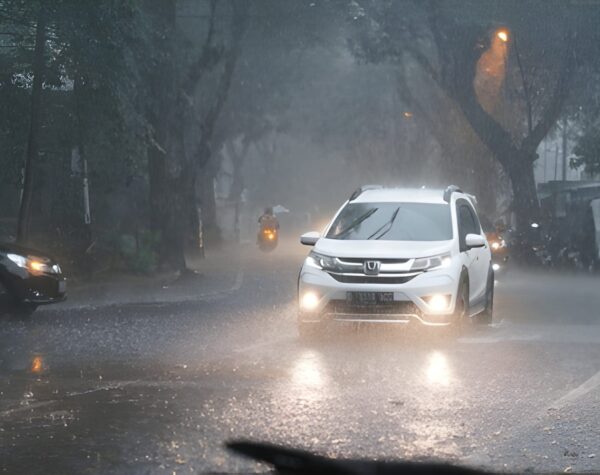 Cuaca Jawa Barat Besok Sabtu, 14 Februari 2026: Berawan hingga Hujan