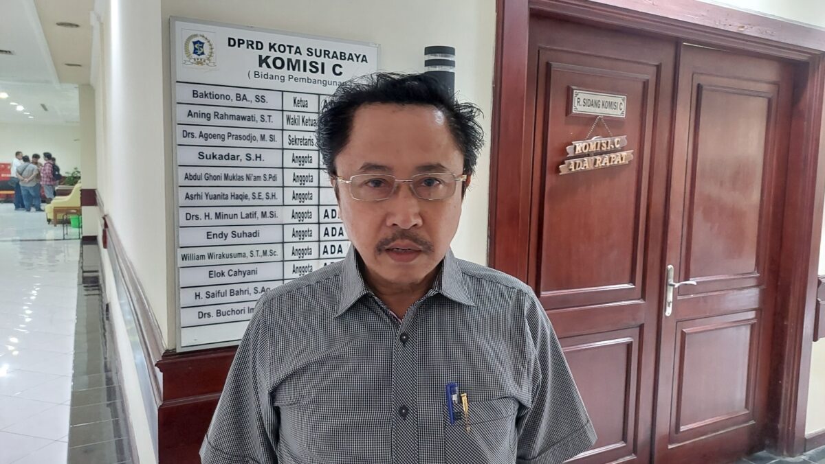 Anggota DPRD Surabaya, Baktiono tegasnya tidak boleh ada kekosongan pimpinan di Perumda Air Minum Surya Sembada. (Husni Habib/Kabarterdepan.com)