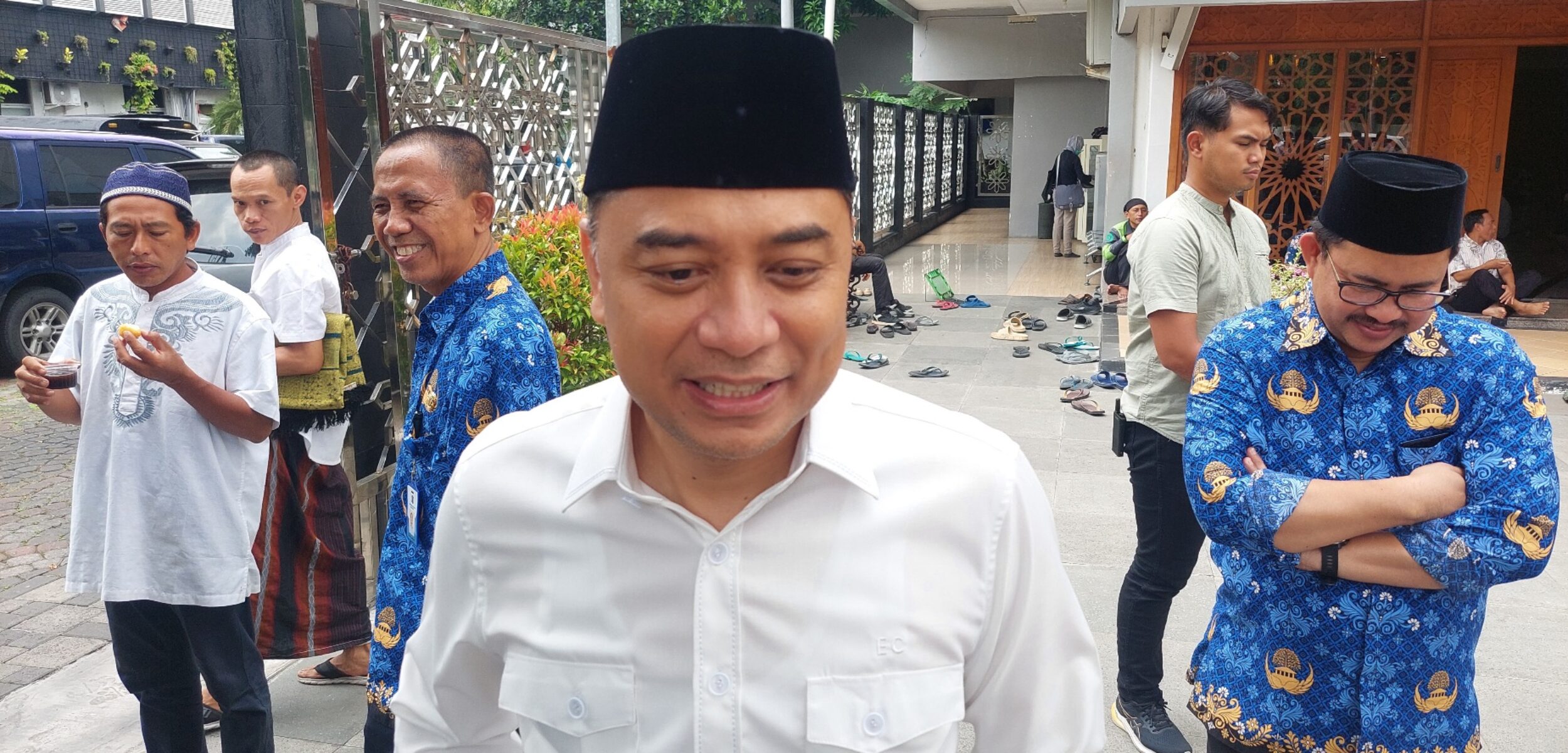 Eri Cahyadi Peringatkan Bahaya Hujan Mikroplastik, Ajak Warga Jaga Lingkungan