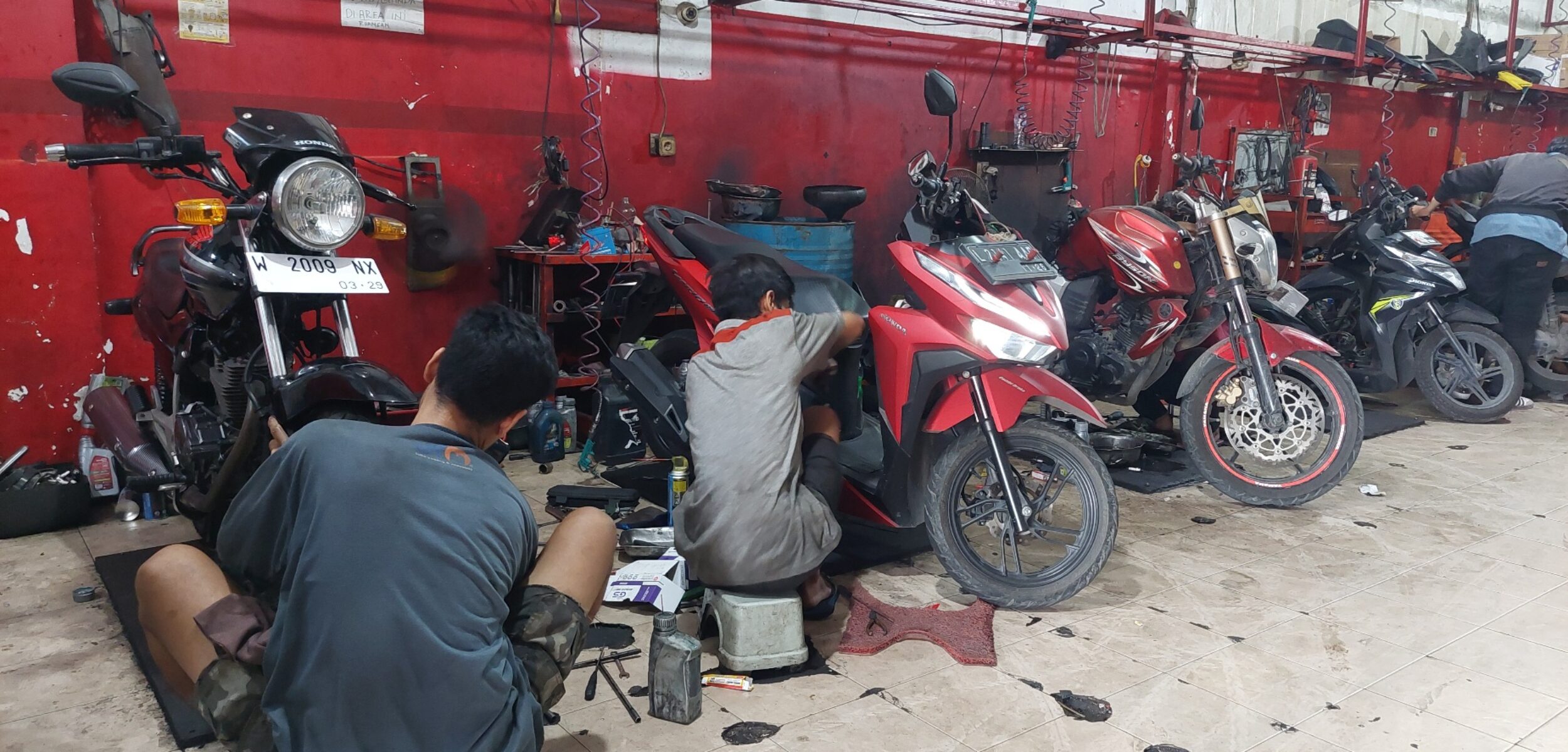 Puluhan Motor Brebet Usai Isi Pertalite, Bengkel Rekanan Pertamina di Surabaya Kebanjiran Pelanggan