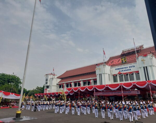 Upacara Peringatan Hari Pahlawan di Taman Surya Surabaya. (Husni Habib/Kabarterdepan.com)