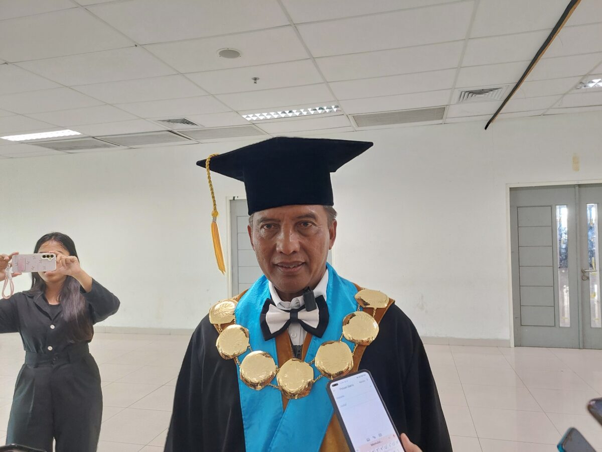 Rektor Unesa Nurhasan menanggapi Program MBG Serap Habis lulusan Gizi dan Akuntansi. (Husni Habib/Kabarterdepan.com)