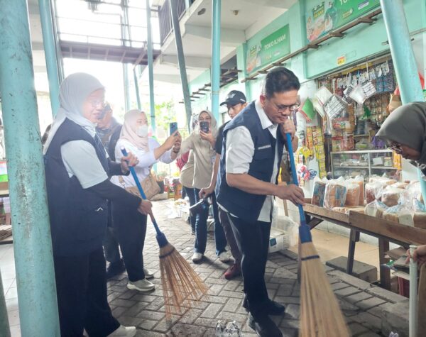 Mendag Budi Santoso Kampanyekan Gernas Mapan di Pasar Sememi Surabaya, Dorong Pasar Bersih dan Nyaman