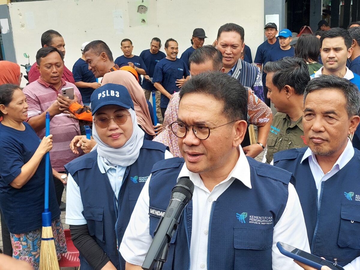 Menteri Perdagangan RI Budi Santoso saat memberikan keterangan pers kepada awak media tentang imbauan penggunaan QRIS dalam transaksi jual beli.. (Husni Habib/Kabarterdepan.com)