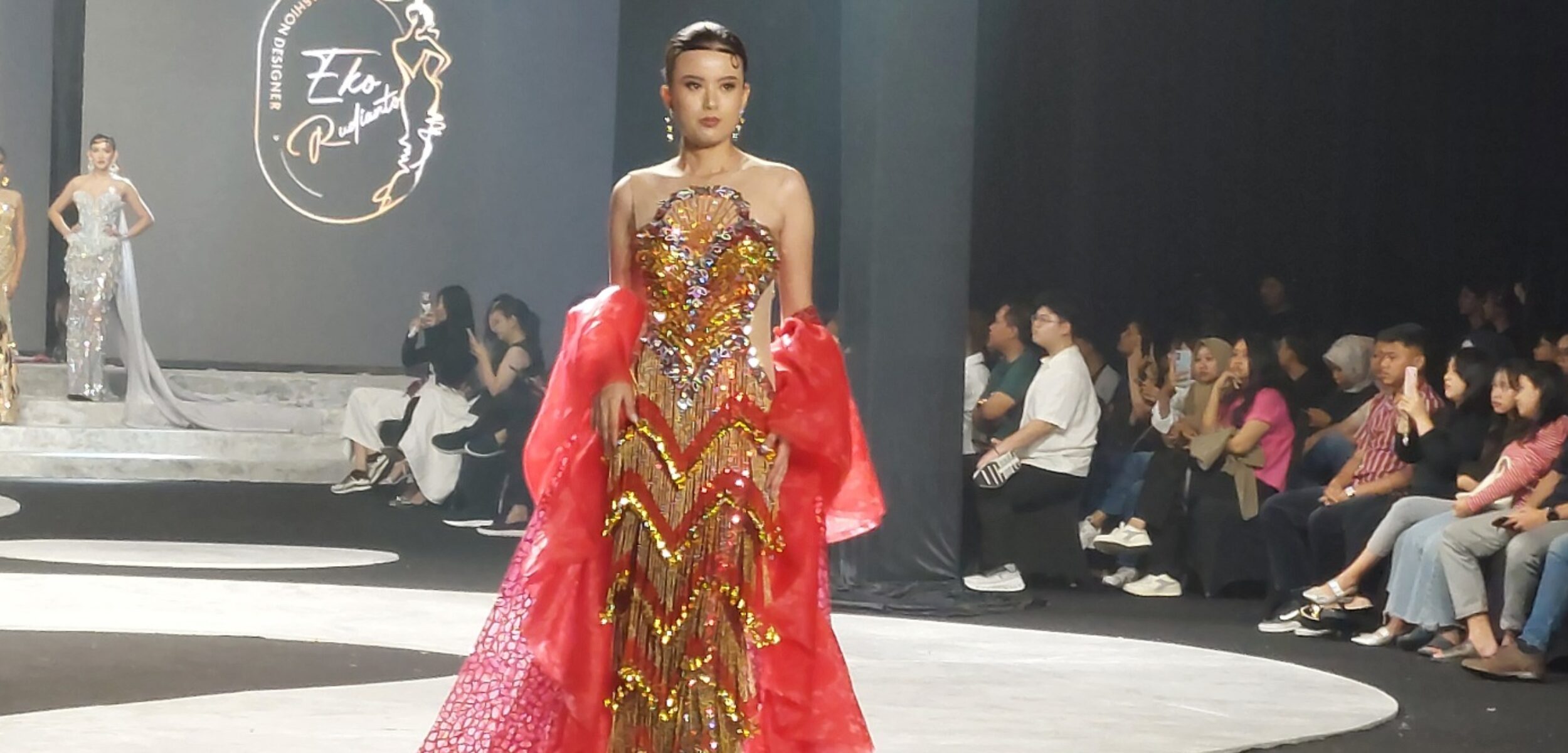 SFP 2025: Desainer Tuban Eko Rudianto Tampil Memukau dengan 21 Gaun Malam