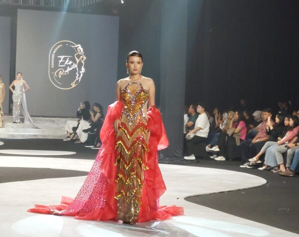SFP 2025: Desainer Tuban Eko Rudianto Tampil Memukau dengan 21 Gaun Malam