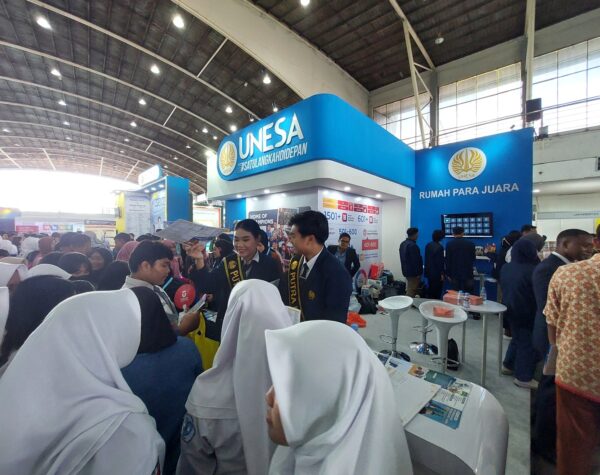 IIETE 2025 Resmi Dibuka, Unesa Unjuk Gigi dengan Deretan Inovasi Teknologi