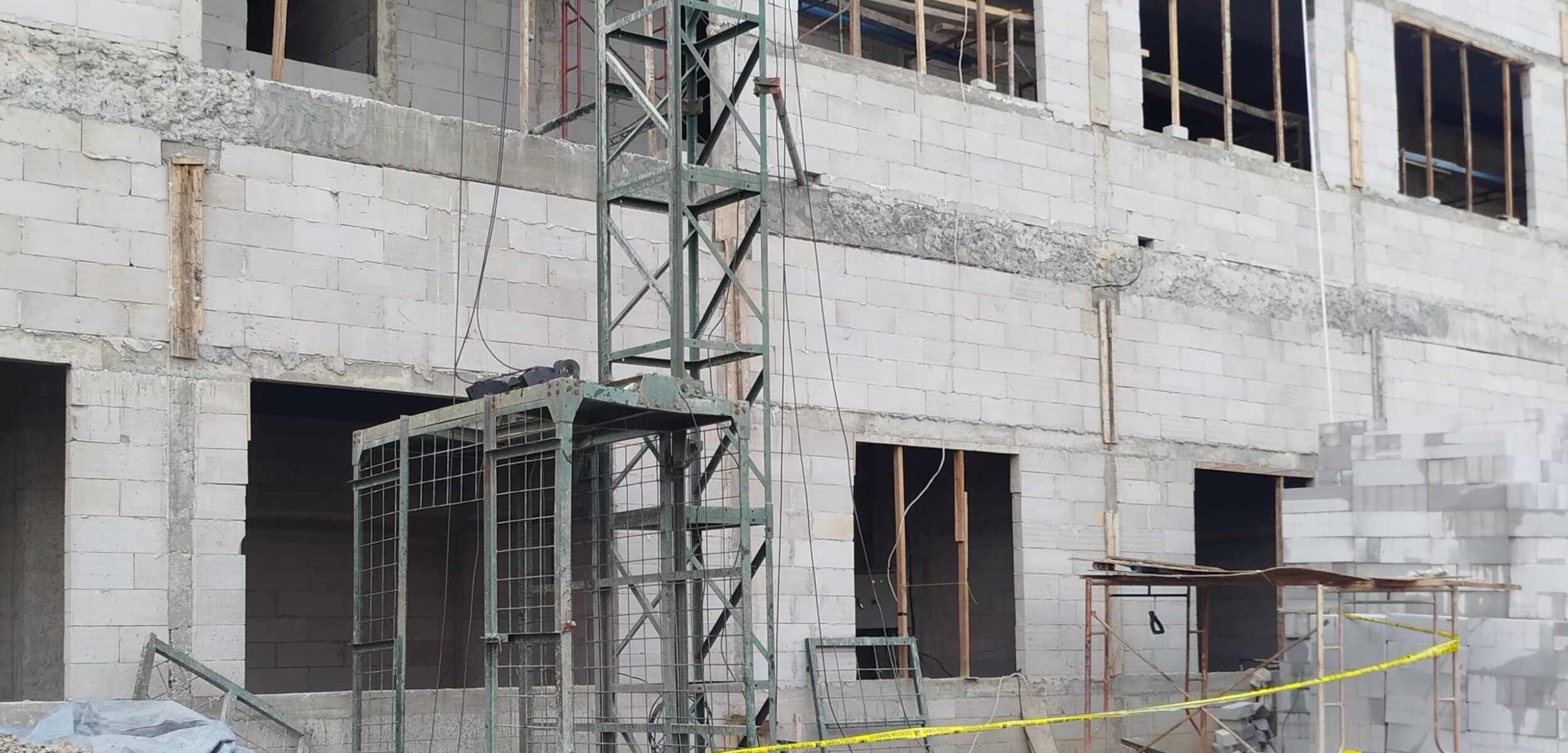 IMG 20251104 WA0110 1 Insiden Lift crane yang jatuh pada Sabtu, 8 Februari 2025 dan menyebabkan kecelakaan kerja saat proyek pembangunan RS PKU Muhammadiyah Blora. (Rengga/kabarterdepan.com)