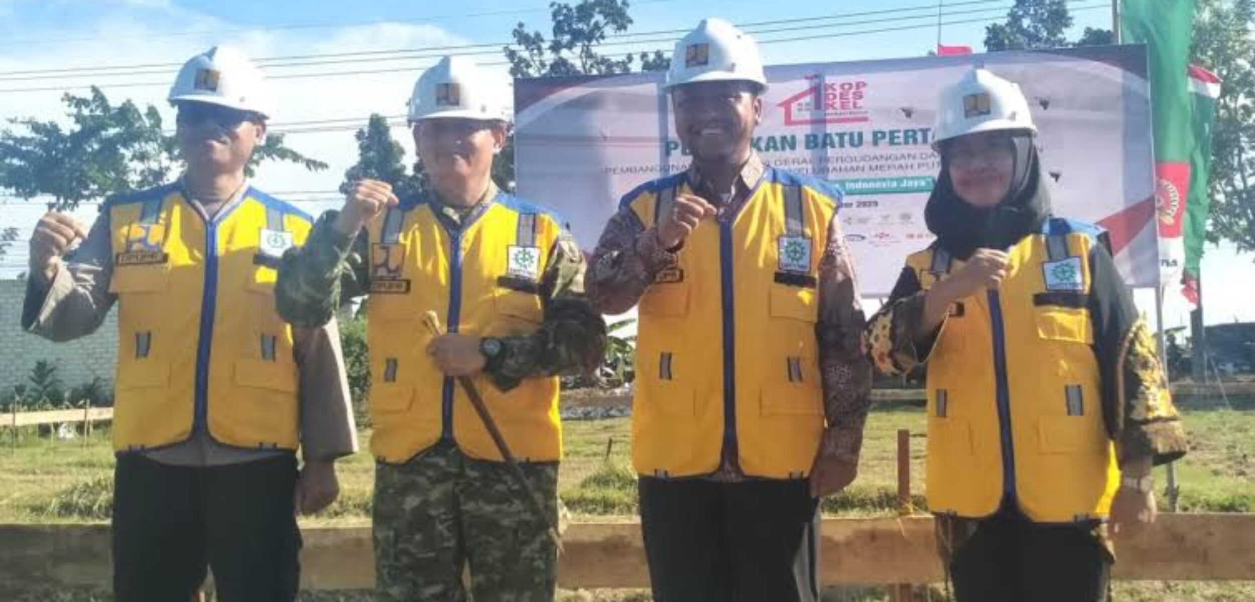 Peletakan batu pertama Koperasi Merah Putih di Taddan Sampang (fais/kabarterdepan.com)