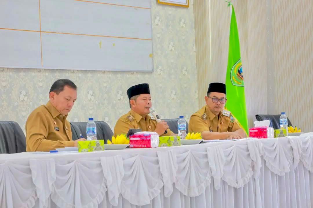 Bupati Pasaman, Welly Suhery didampingi Wabup Parulian &amp; Sekda Yudesri. (FajarPR/Kabarterdepan)