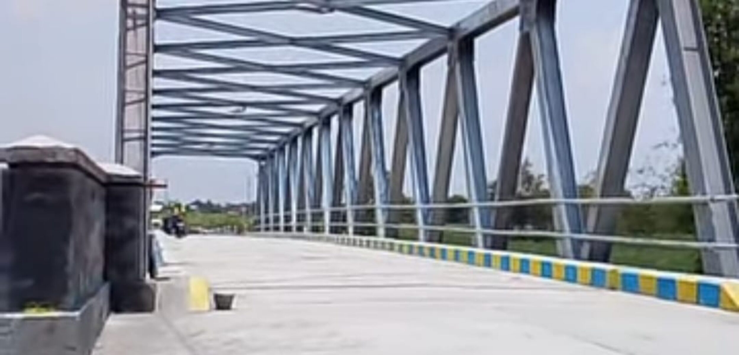 Jembatan Talunbrak Dasar Blandong Kabupaten Mojokerto. (Ezra/kabarterdepan.com) 