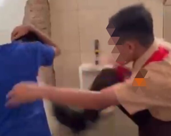 Tangkapan layar video viral perundungan siswa SMP di Blora, Jawa Tengah.(Rengga/kabarterdepan.com)