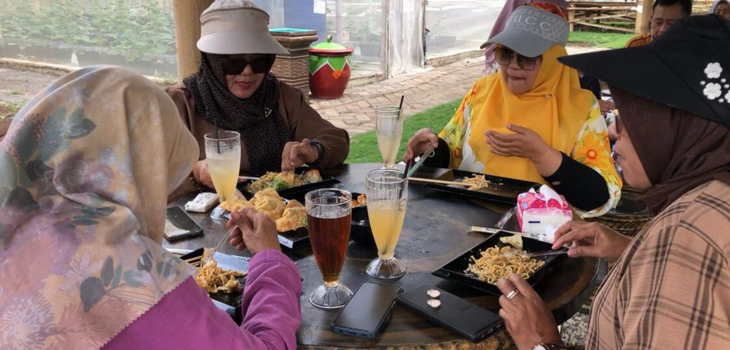 Sensasi Mie Pedas Carolina Reaper di Pungging Bikin Keringat Mengucur