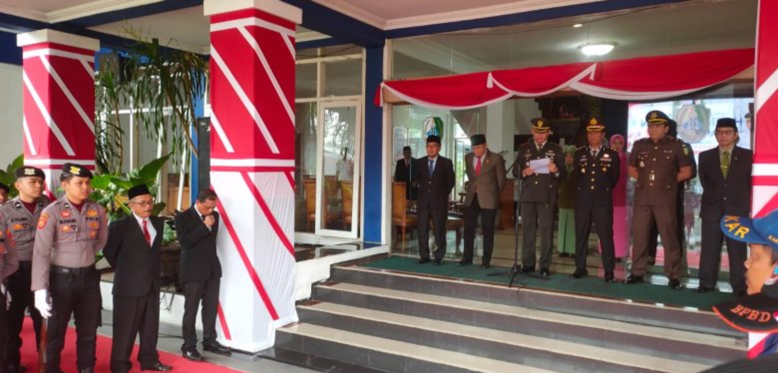 Semangat Pahlawan Menyala, Dandim 0828 Sampang Pimpin Upacara Hari Pahlawan 2025