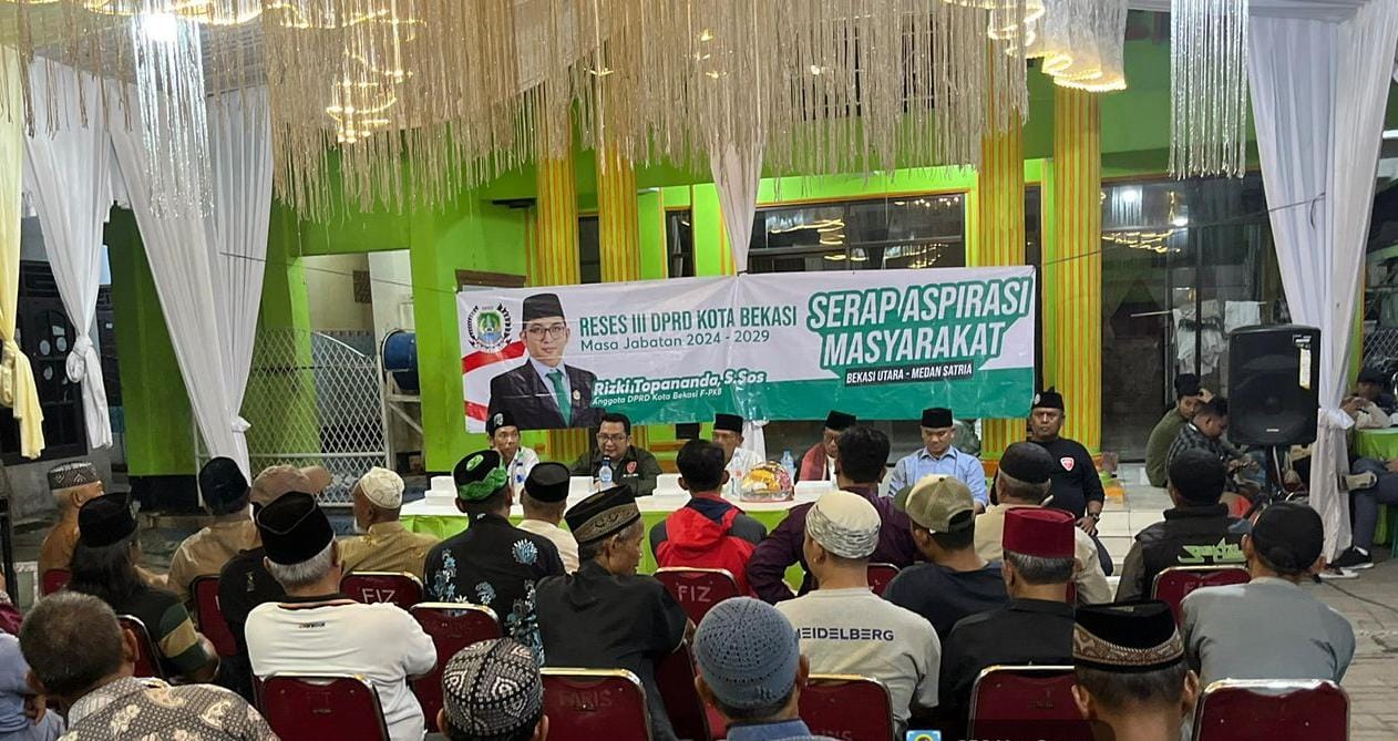 Rizki Topannanda Anggota DPRD Kota Bekasi Fraksi PKB saat reses soroti program bantuan Pemkot yang minim sosialisasi. (Yanso/kabarterdepan.com)