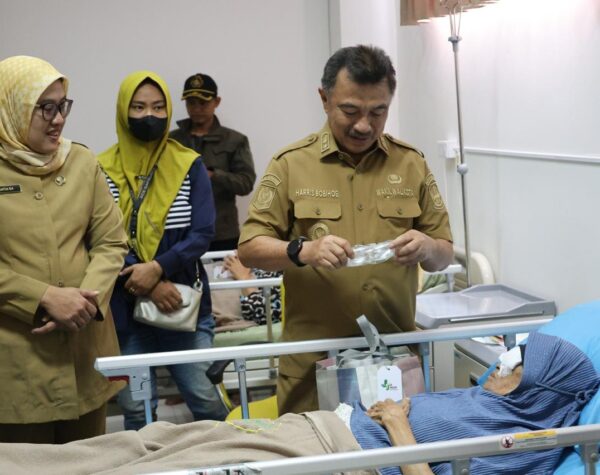 Wakil Wali Kota Bekasi Tinjau Operasi Katarak Gratis di RSUD Bantar Gebang