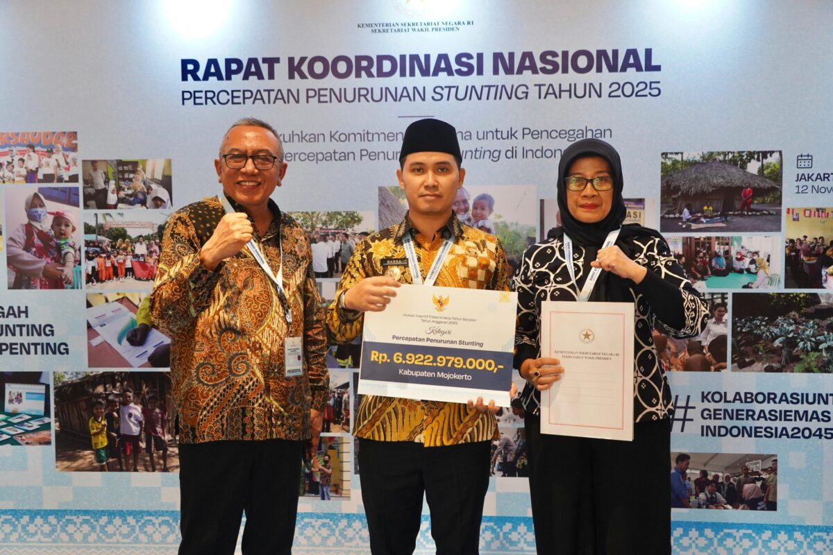 IMG 20251113 WA0014 1 Bupati Mojokerto Muhammad Albarra menerima Alokasi Insentif Fiskal Kinerja Tahun Berjalan 2025 dalam kegiatan Rapat Koordinasi Nasional (Rakornas) Percepatan Penurunan Stunting Tahun 2025. (Kominfo Kab Mojokerto)