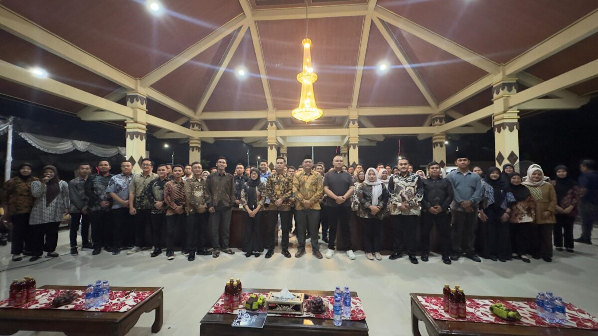 Wakil Bupati Mojokerto Muhammad Rizal Octavian dalam kegiatan Bimbingan Teknis (Bimtek) Pembahasan Petunjuk Teknis (Juknis) Revisi III Program Makan Bergizi Gratis (MBG). (Kominfo Kab Mojokerto)