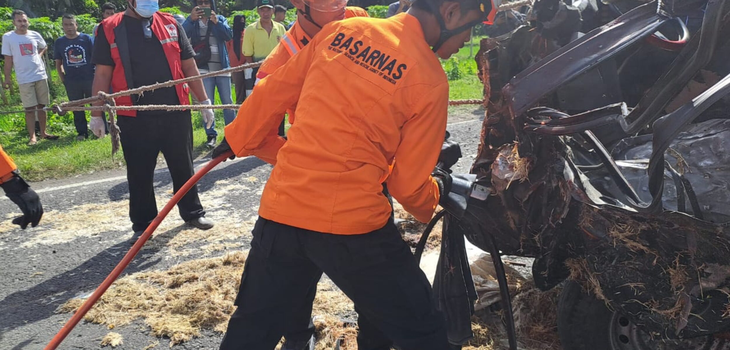 Bodi mobil ringsek usai kecelakaan maut di Kulon Progo.