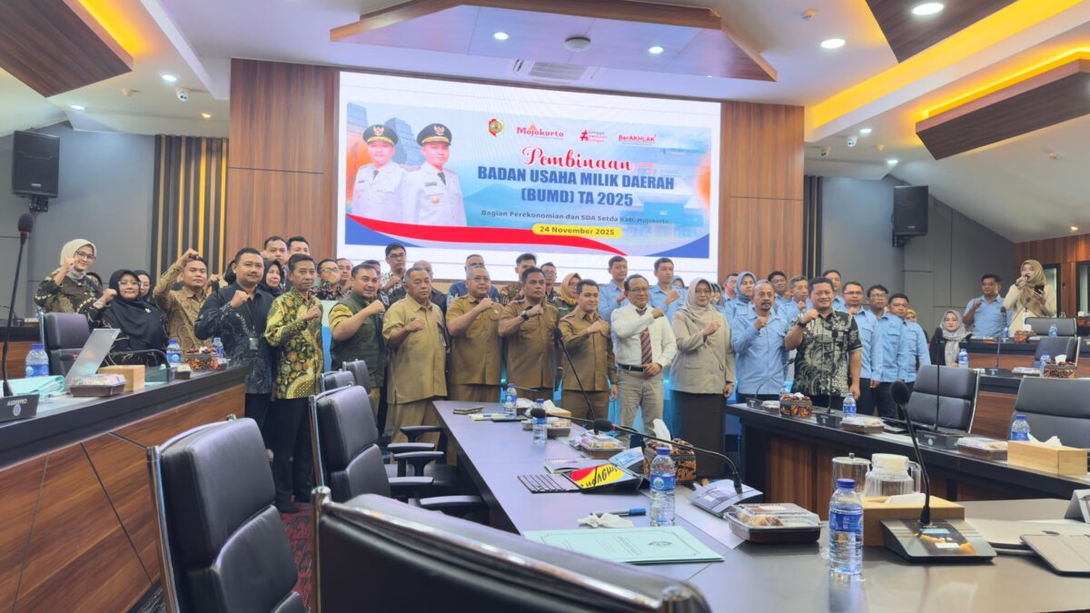 Bupati Mojokerto Muhammad Albarra menghadiri kegiatan Pembinaan BUMD Tahun Anggaran 2025. (Kominfo Kab Mojokerto)