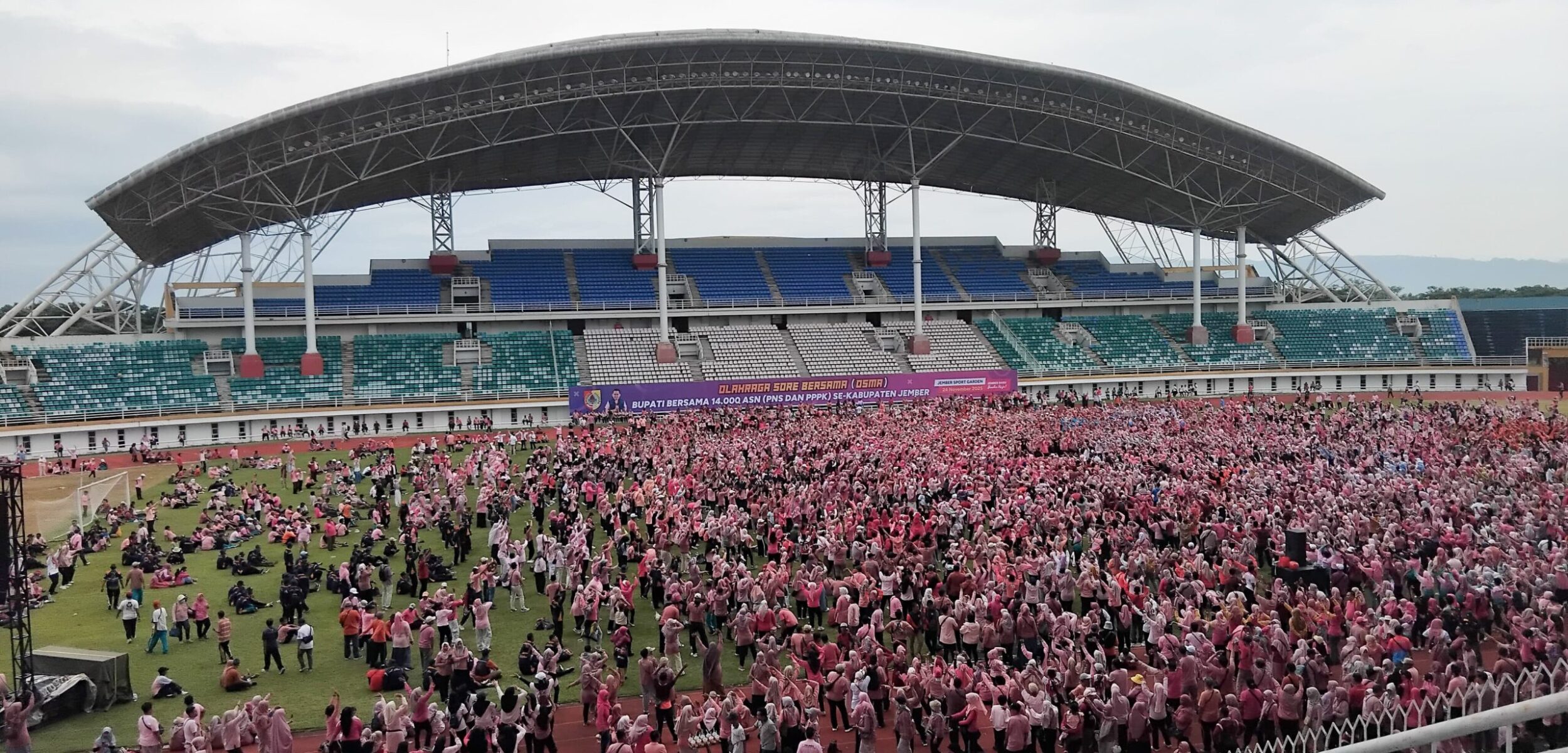 Bupati Jember Olahraga Sore Bersama 14.000 ASN-PPPK, Ajak Promosikan Pariwisata dan Janji Tidak Kurangi TPP