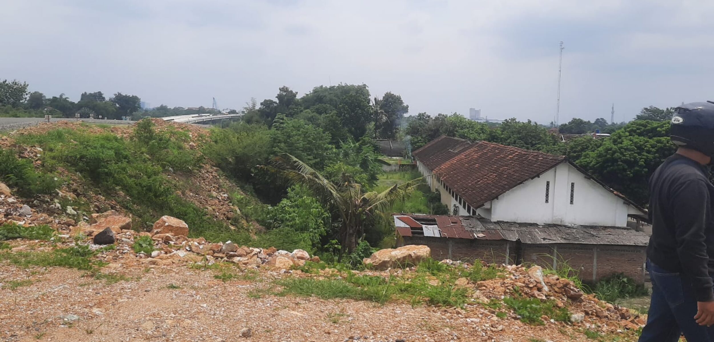 Kondisi gedung SD Nglarang terdampak pembanguan jalan tol