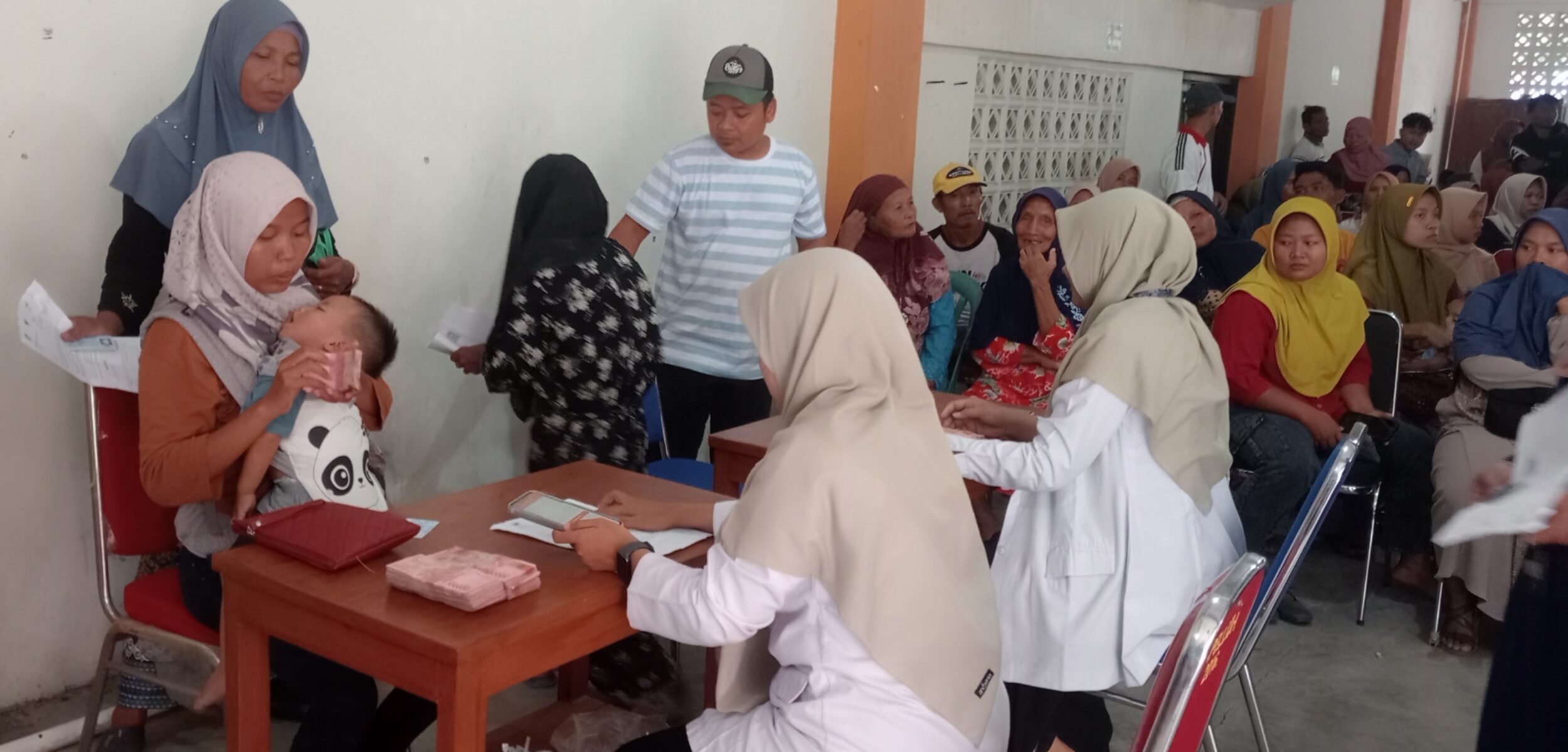 BLTS Kesra Cair Rp900 ribu, Ribuan Warga Sragen Tersenyum