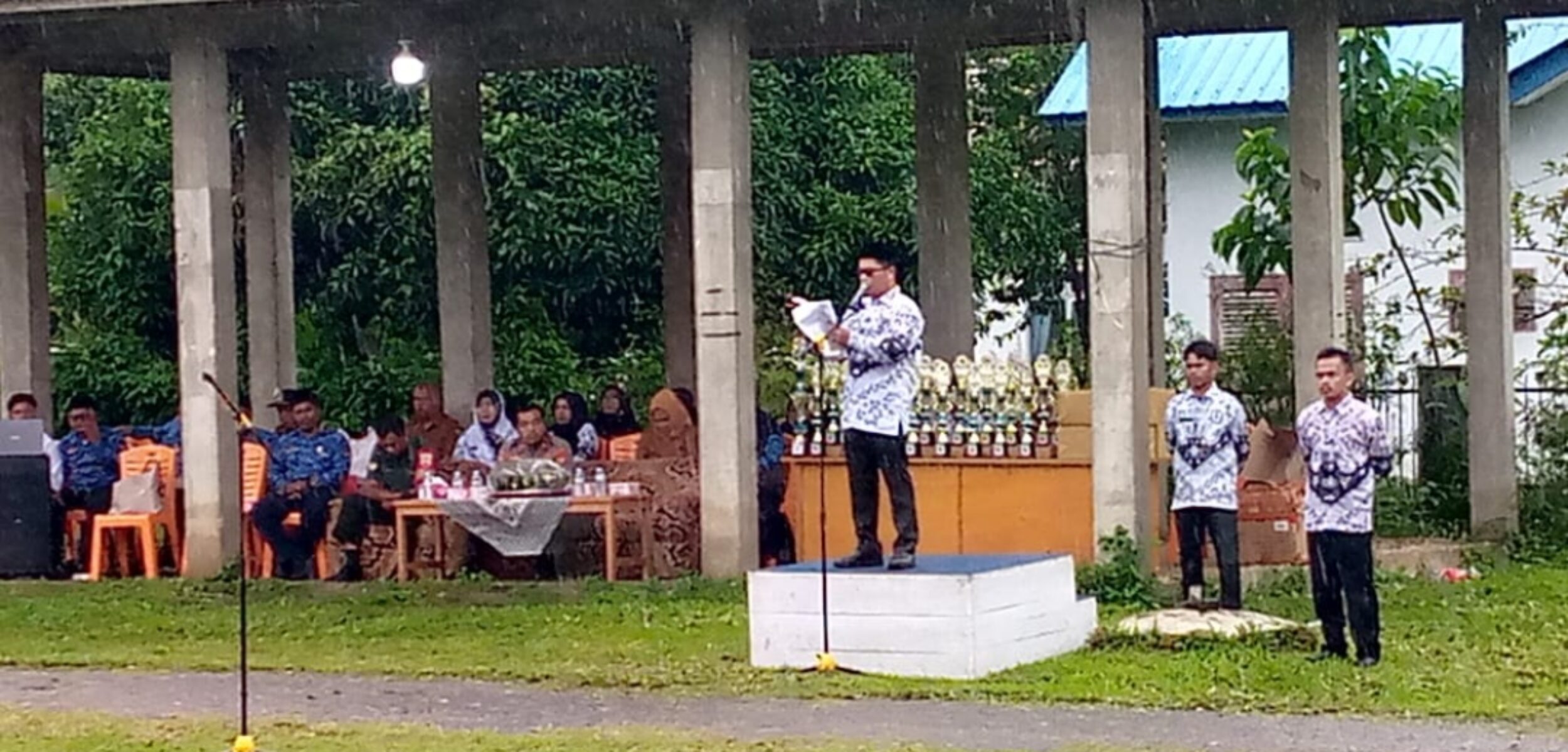 Upacara HUT ke-80 PGRI di Siabu, Madina. (Suhartono/kabarterdepan.com)